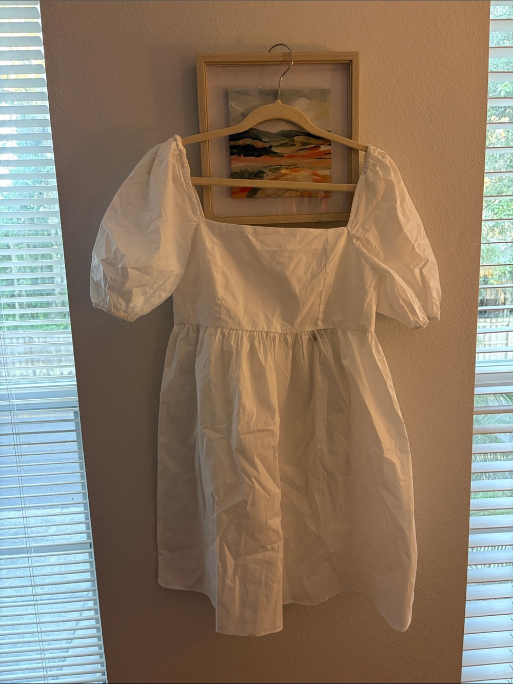 Women’s Puff-Sleeve White Dress